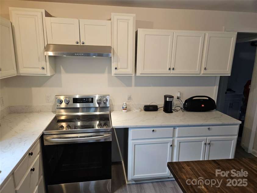 533-B Hill Street, Lenoir, NC 28645.  MLS# CAR4275769, YatesRealty ID 34277. 