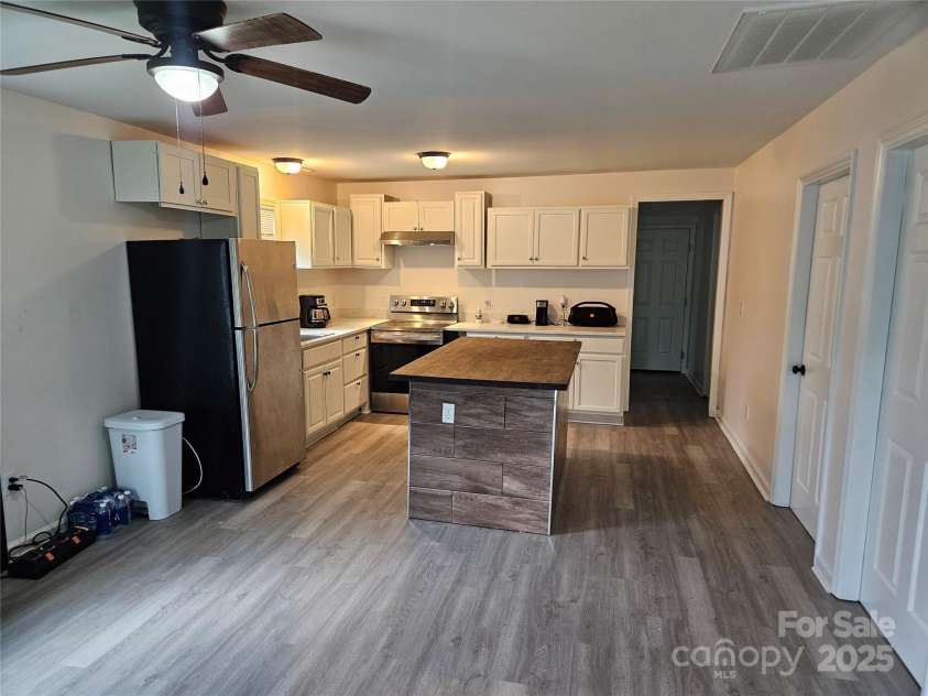 533-B Hill Street, Lenoir, NC 28645.  MLS# CAR4275769, YatesRealty ID 34277. 