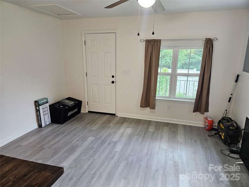 533-B Hill Street, Lenoir, NC 28645.  MLS# CAR4275769, YatesRealty ID 34277. 