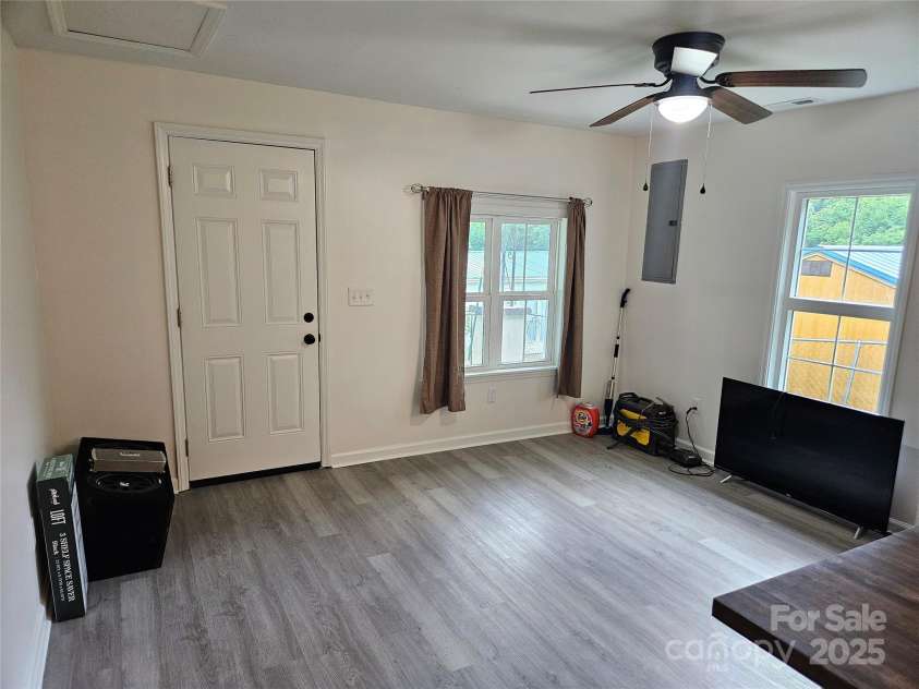 533-B Hill Street, Lenoir, NC 28645.  MLS# CAR4275769, YatesRealty ID 34277. 