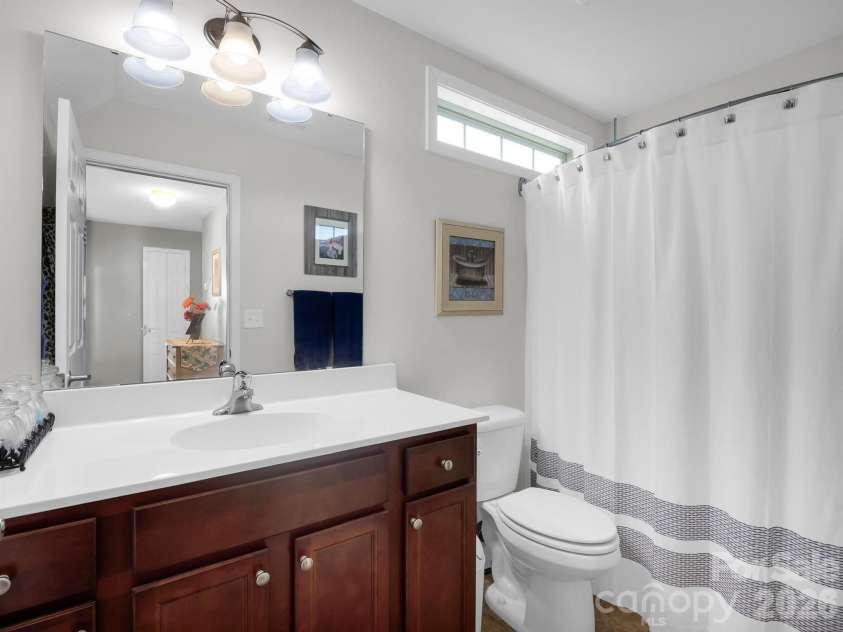 8 Mallard Run Drive, Arden, NC 28704.  MLS# CAR4395939, YatesRealty ID 34277. Upper level bath.
