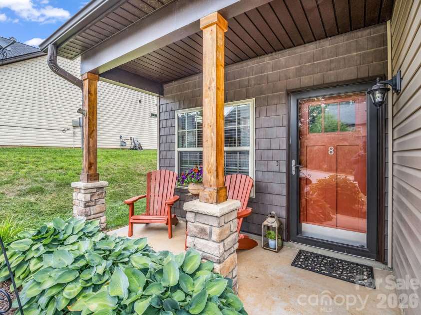 8 Mallard Run Drive, Arden, NC 28704.  MLS# CAR4395939, YatesRealty ID 34277. Welcome to 8 Mallard Run!