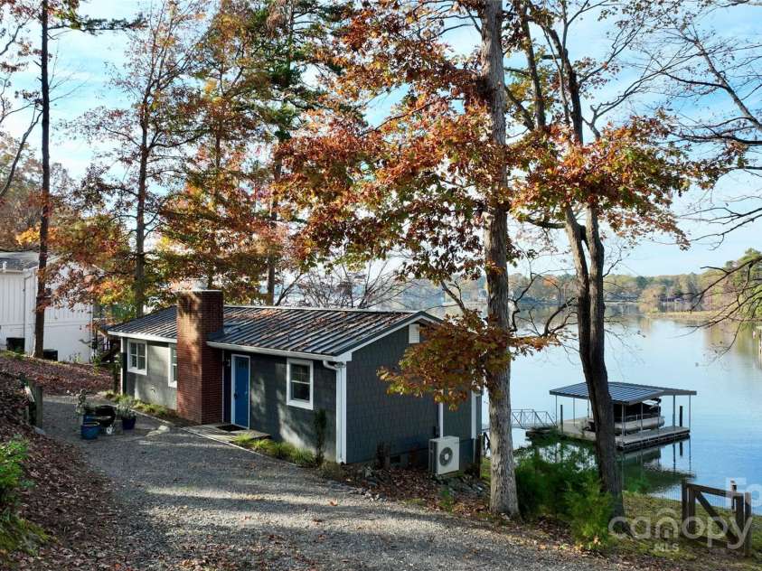 110 Fern Haven Lane, Mooresville, NC 28117.  MLS# CAR4202270, YatesRealty ID 3428. 