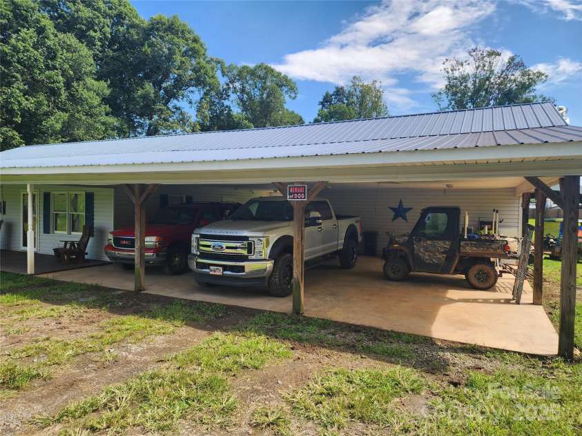 167 Buck Hollow Trail, Ararat, NC 27007.  MLS# CAR4295115, YatesRealty ID 34280. 