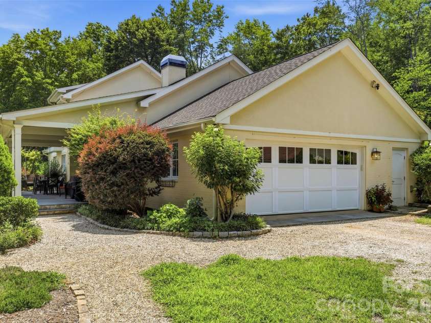 811 Butter Street, Landrum, SC 29356.  MLS# CAR4394031, YatesRealty ID 34280. 2 Car Attached Garage