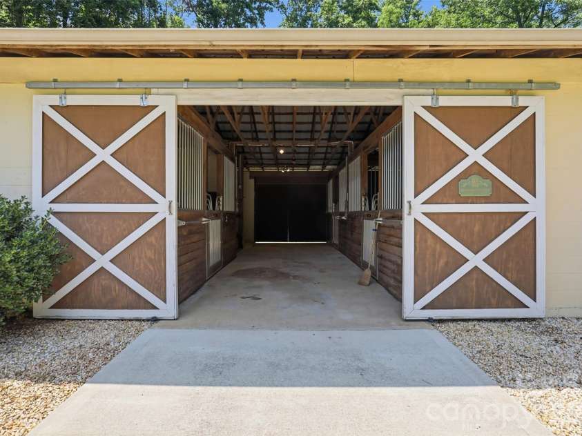 811 Butter Street, Landrum, SC 29356.  MLS# CAR4394031, YatesRealty ID 34280. 3 Stall Barn