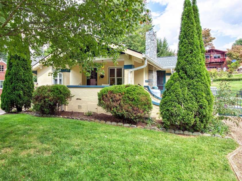 85 Marshall Street, Waynesville, NC 28786.  MLS# CAR4295858, YatesRealty ID 34281. 