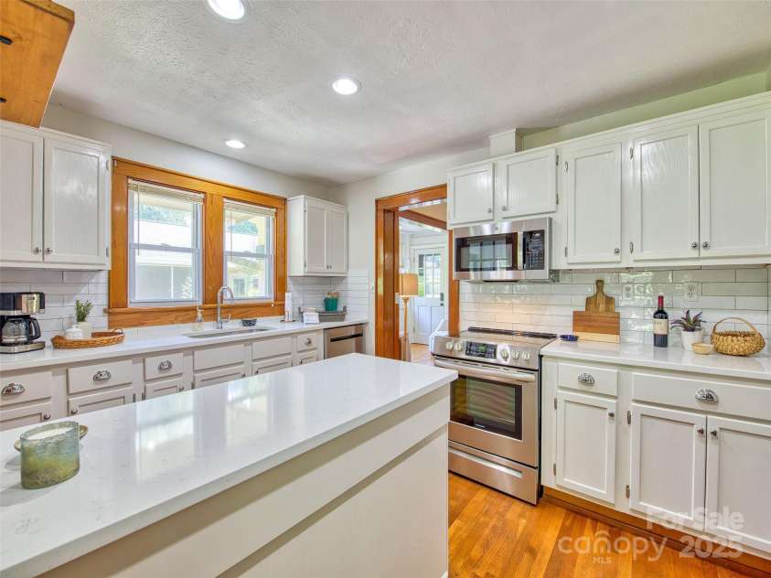 85 Marshall Street, Waynesville, NC 28786.  MLS# CAR4295858, YatesRealty ID 34281. 