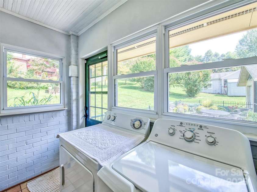 85 Marshall Street, Waynesville, NC 28786.  MLS# CAR4295858, YatesRealty ID 34281. 