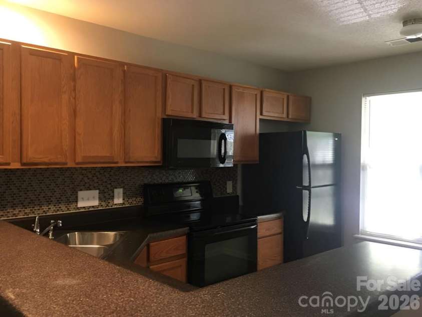 3139 Falling Rock Court, Charlotte, NC 28213.  MLS# CAR4397829, YatesRealty ID 34282. Kitchen Pic 1
