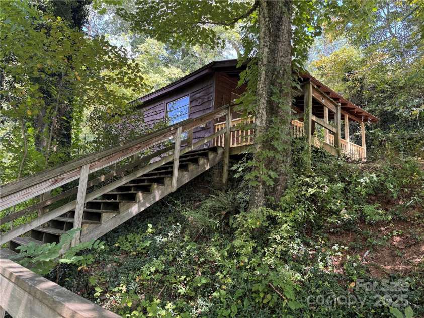 84 Pelohi Cove Road, Bryson City, NC 28713.  MLS# CAR4295902, YatesRealty ID 34282. 