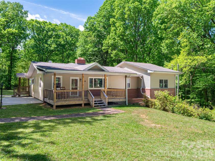 146 Fairmont Road, Candler, NC 28715.  MLS# CAR4378254, YatesRealty ID 34284. 