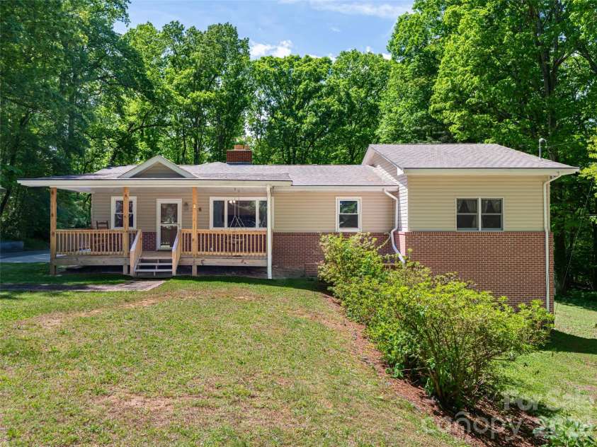 146 Fairmont Road, Candler, NC 28715.  MLS# CAR4378254, YatesRealty ID 34284. 