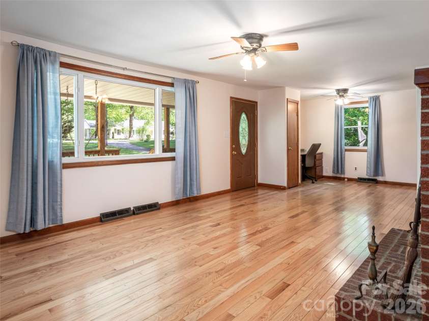 146 Fairmont Road, Candler, NC 28715.  MLS# CAR4378254, YatesRealty ID 34284. 