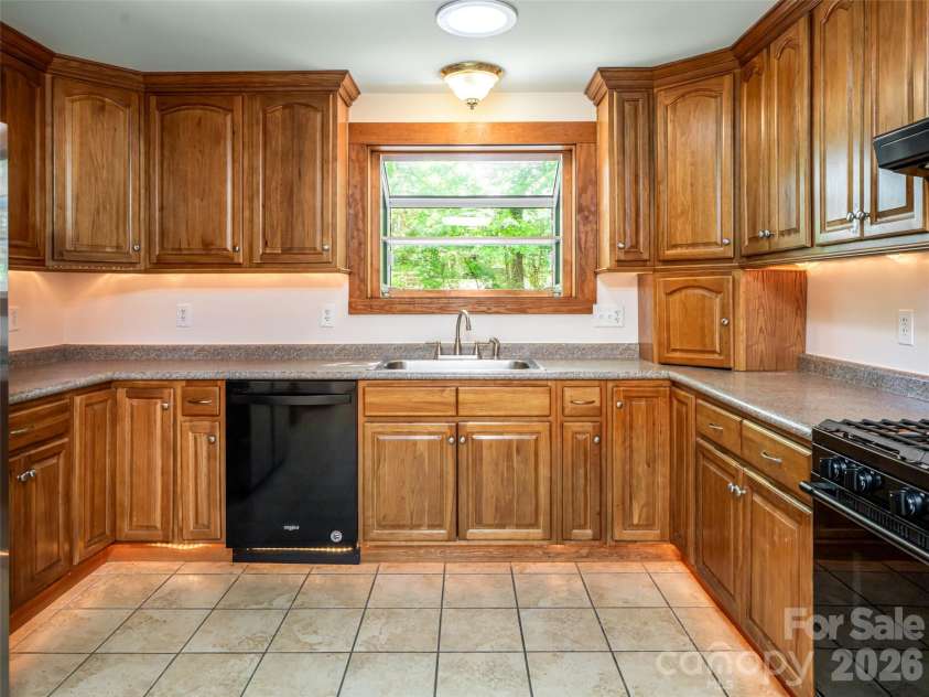 146 Fairmont Road, Candler, NC 28715.  MLS# CAR4378254, YatesRealty ID 34284. 
