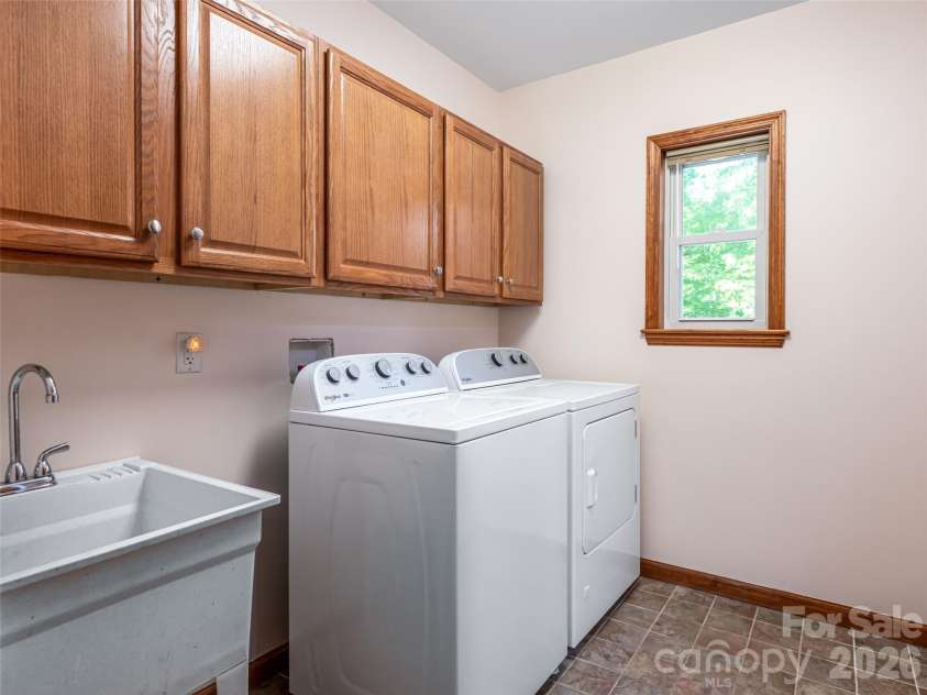 146 Fairmont Road, Candler, NC 28715.  MLS# CAR4378254, YatesRealty ID 34284. 