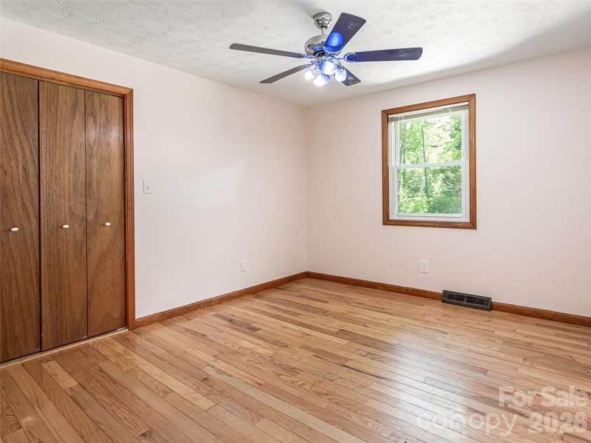 146 Fairmont Road, Candler, NC 28715.  MLS# CAR4378254, YatesRealty ID 34284. 