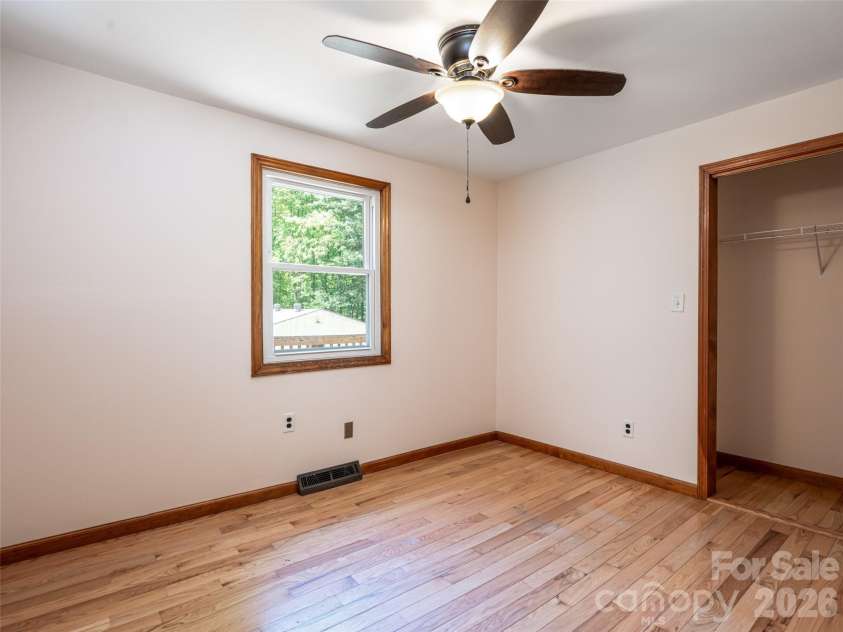 146 Fairmont Road, Candler, NC 28715.  MLS# CAR4378254, YatesRealty ID 34284. 