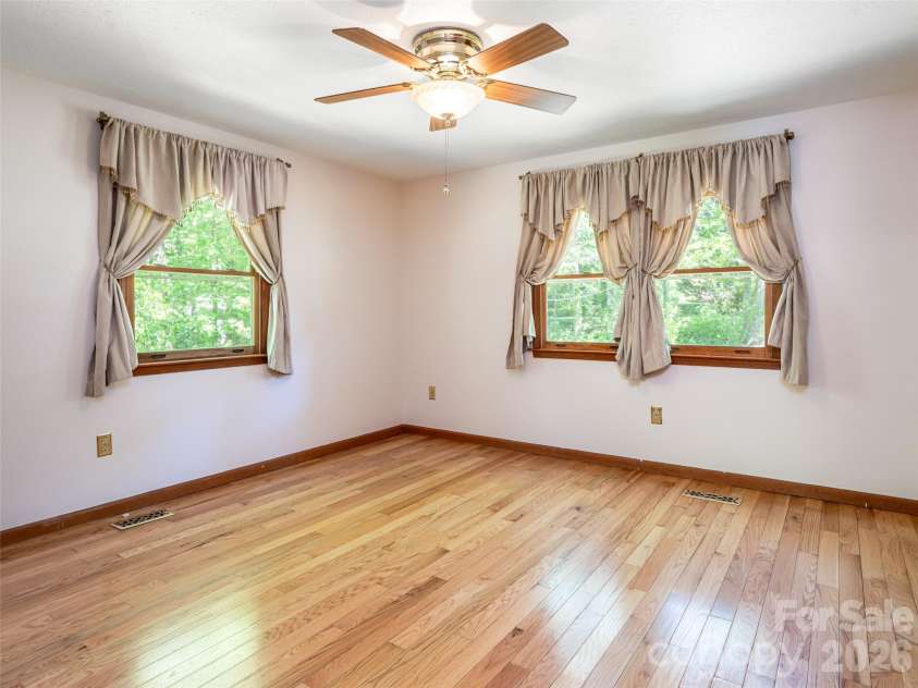 146 Fairmont Road, Candler, NC 28715.  MLS# CAR4378254, YatesRealty ID 34284. 