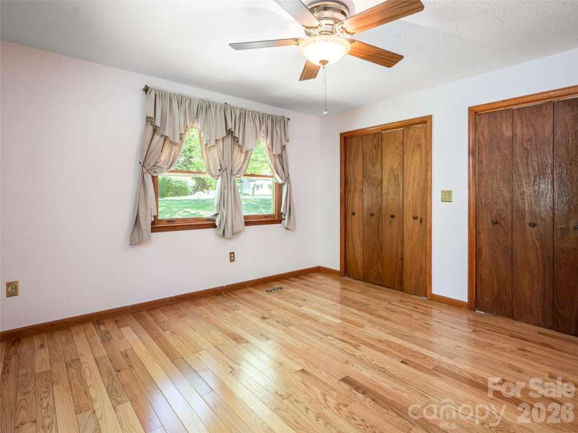 146 Fairmont Road, Candler, NC 28715.  MLS# CAR4378254, YatesRealty ID 34284. 