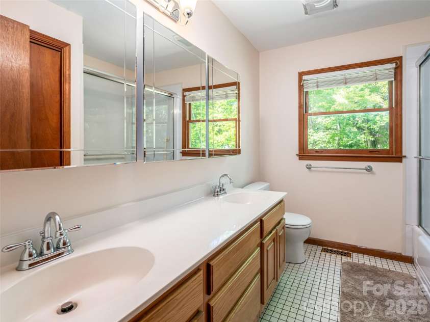 146 Fairmont Road, Candler, NC 28715.  MLS# CAR4378254, YatesRealty ID 34284. 