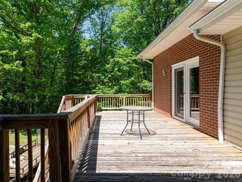 146 Fairmont Road, Candler, NC 28715.  MLS# CAR4378254, YatesRealty ID 34284. 