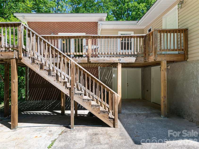 146 Fairmont Road, Candler, NC 28715.  MLS# CAR4378254, YatesRealty ID 34284. 