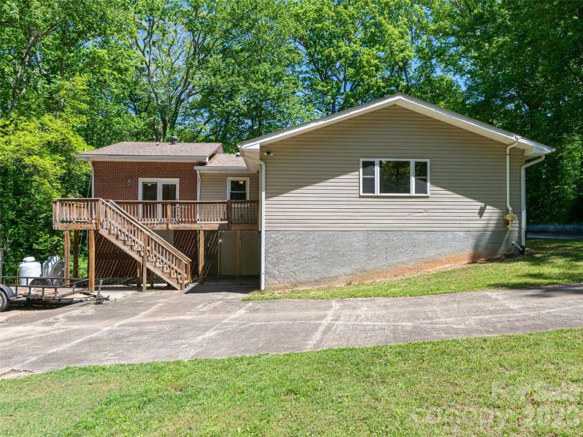 146 Fairmont Road, Candler, NC 28715.  MLS# CAR4378254, YatesRealty ID 34284. 