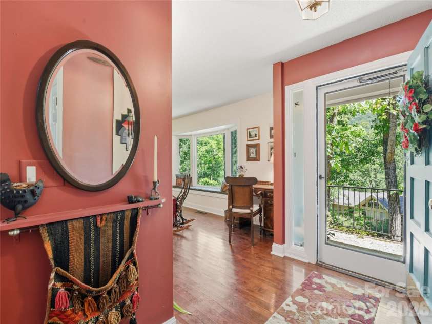 5 Sunny Ridge Drive, Asheville, NC 28804.  MLS# CAR4378402, YatesRealty ID 34285. 