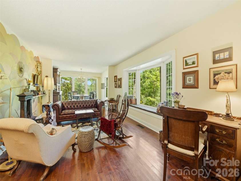 5 Sunny Ridge Drive, Asheville, NC 28804.  MLS# CAR4378402, YatesRealty ID 34285. 