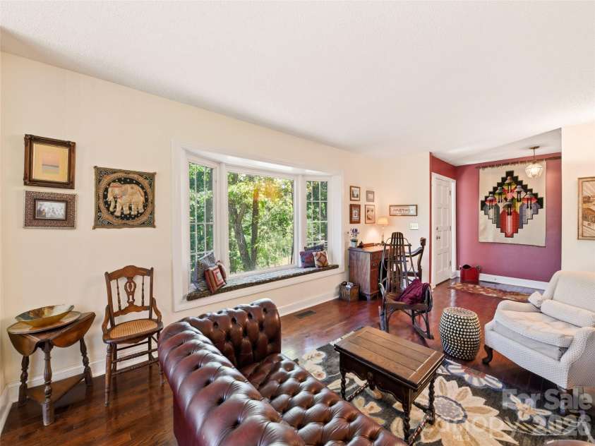 5 Sunny Ridge Drive, Asheville, NC 28804.  MLS# CAR4378402, YatesRealty ID 34285. 