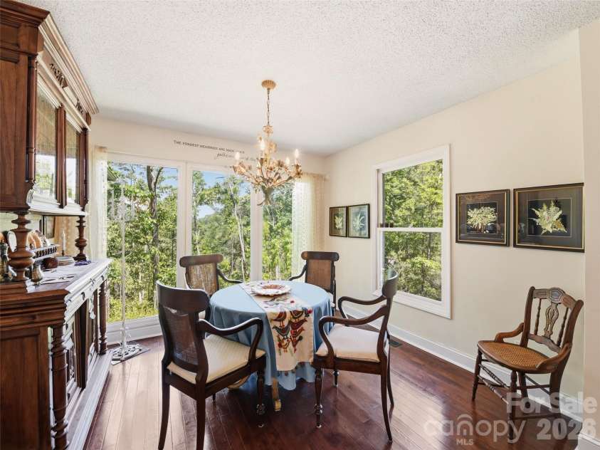 5 Sunny Ridge Drive, Asheville, NC 28804.  MLS# CAR4378402, YatesRealty ID 34285. 