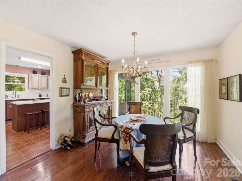 5 Sunny Ridge Drive, Asheville, NC 28804.  MLS# CAR4378402, YatesRealty ID 34285. 