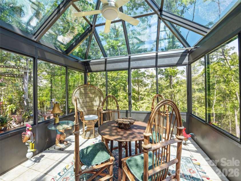 5 Sunny Ridge Drive, Asheville, NC 28804.  MLS# CAR4378402, YatesRealty ID 34285. 