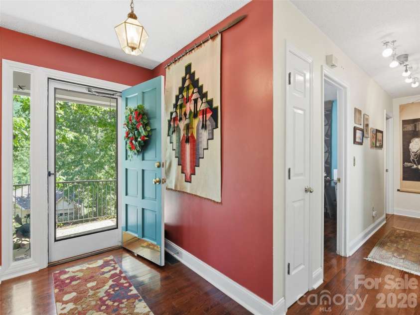 5 Sunny Ridge Drive, Asheville, NC 28804.  MLS# CAR4378402, YatesRealty ID 34285. 