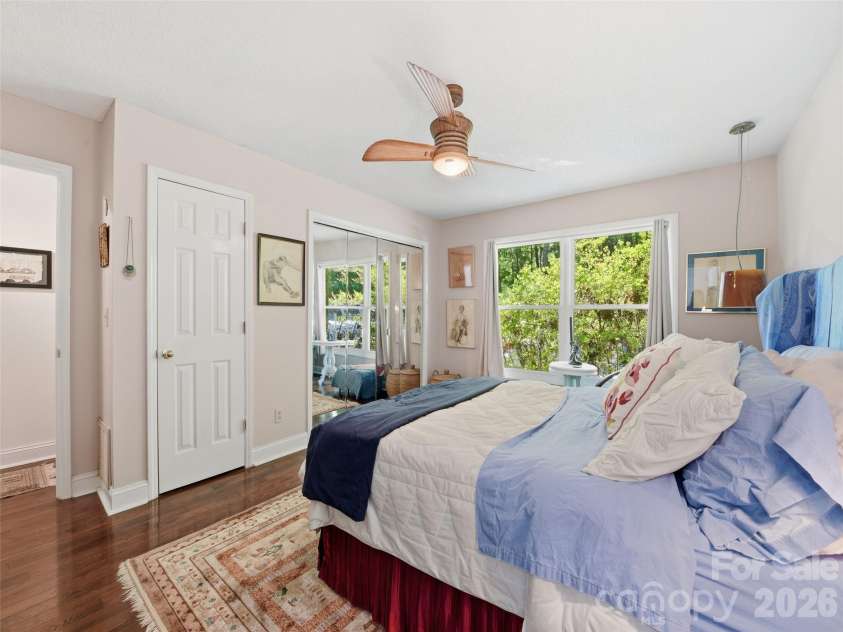 5 Sunny Ridge Drive, Asheville, NC 28804.  MLS# CAR4378402, YatesRealty ID 34285. 