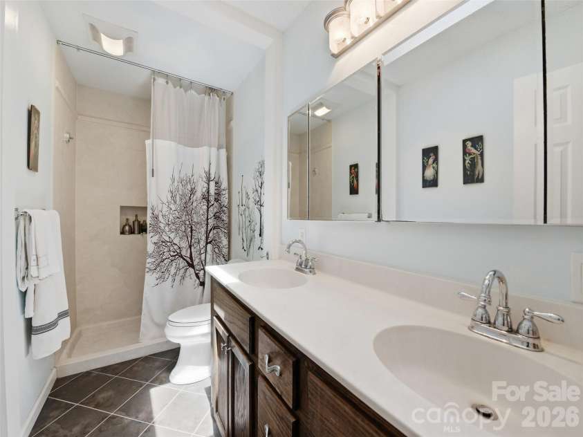 5 Sunny Ridge Drive, Asheville, NC 28804.  MLS# CAR4378402, YatesRealty ID 34285. 