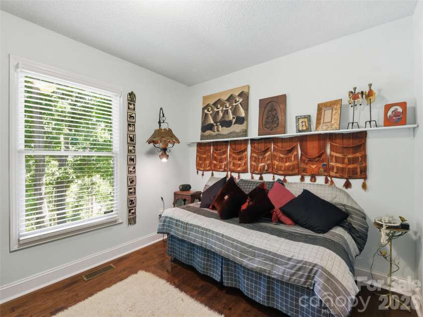 5 Sunny Ridge Drive, Asheville, NC 28804.  MLS# CAR4378402, YatesRealty ID 34285. 