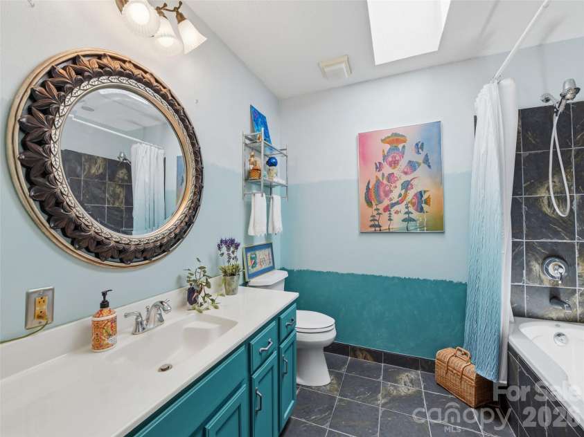 5 Sunny Ridge Drive, Asheville, NC 28804.  MLS# CAR4378402, YatesRealty ID 34285. 