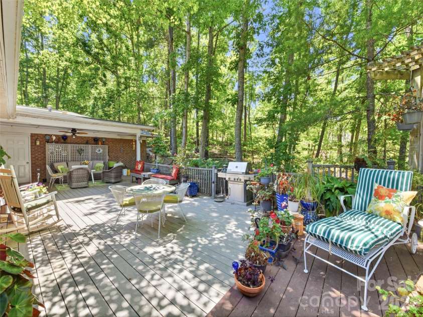 5 Sunny Ridge Drive, Asheville, NC 28804.  MLS# CAR4378402, YatesRealty ID 34285. 