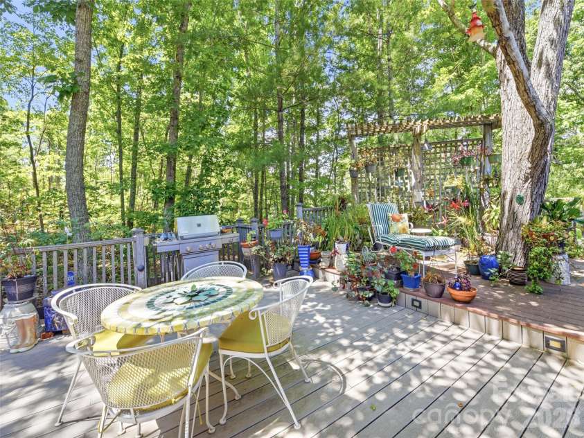 5 Sunny Ridge Drive, Asheville, NC 28804.  MLS# CAR4378402, YatesRealty ID 34285. 