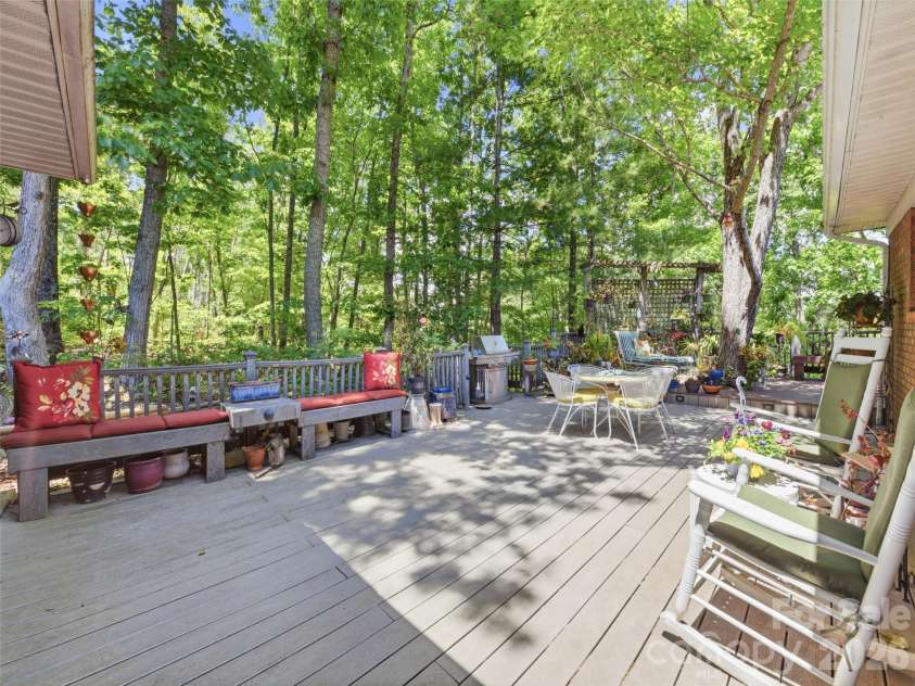 5 Sunny Ridge Drive, Asheville, NC 28804.  MLS# CAR4378402, YatesRealty ID 34285. 