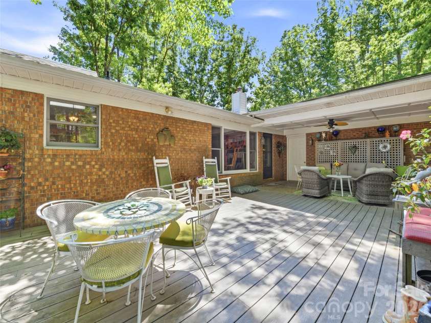 5 Sunny Ridge Drive, Asheville, NC 28804.  MLS# CAR4378402, YatesRealty ID 34285. 
