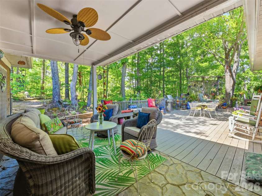 5 Sunny Ridge Drive, Asheville, NC 28804.  MLS# CAR4378402, YatesRealty ID 34285. 
