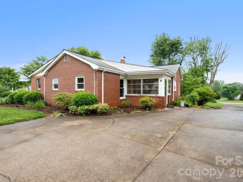191 Thompson Road, Rutherfordton, NC 28139.  MLS# CAR4385123, YatesRealty ID 34287. 
