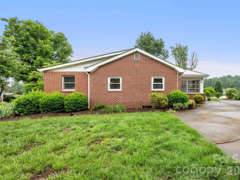 191 Thompson Road, Rutherfordton, NC 28139.  MLS# CAR4385123, YatesRealty ID 34287. 