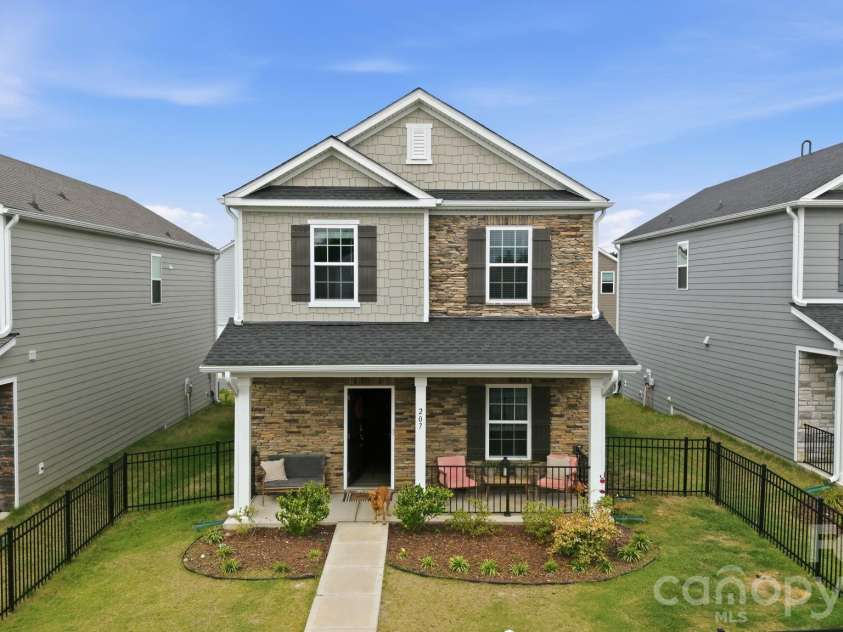 207 Orson Oaks Lane, Pineville, NC 28134.  MLS# CAR4390321, YatesRealty ID 34288. 