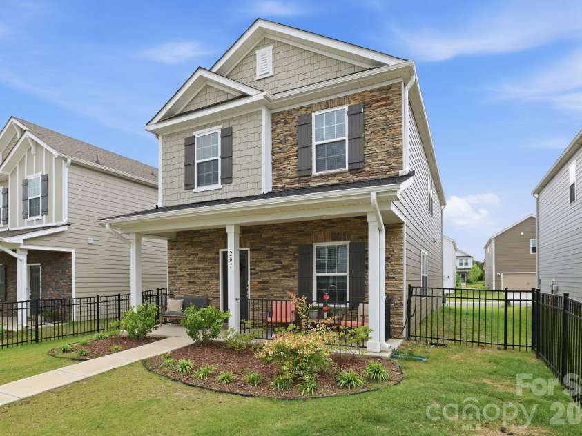 207 Orson Oaks Lane, Pineville, NC 28134.  MLS# CAR4390321, YatesRealty ID 34288. 