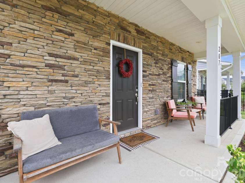 207 Orson Oaks Lane, Pineville, NC 28134.  MLS# CAR4390321, YatesRealty ID 34288. 