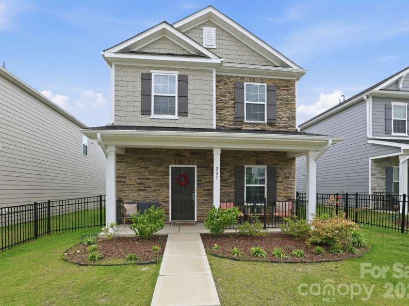 207 Orson Oaks Lane, Pineville, NC 28134.  MLS# CAR4390321, YatesRealty ID 34288. 